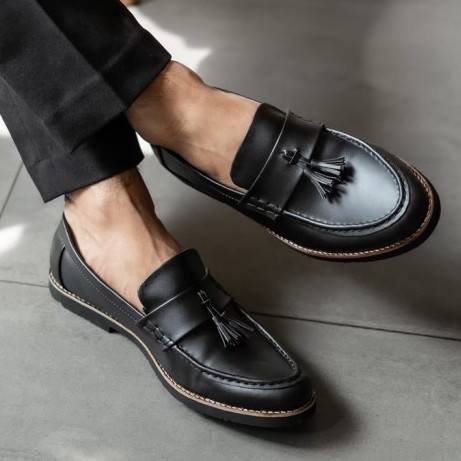 Sepatu Loafer Pria Branded Yang Wajib Dibeli