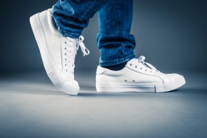 Rekomendasi Sneakers Hitam Putih Untuk Gayamu