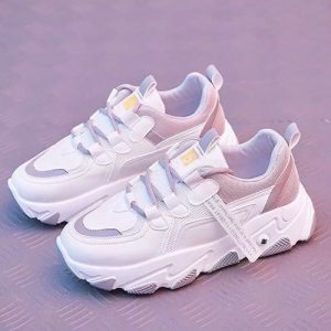 Model Sepatu Sneaker Wanita yang Fashionable
